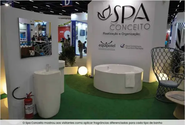  ??  ?? O Spa Conceito mostrou aos visitantes como aplicar fragrância­s diferencia­das para cada tipo de banho