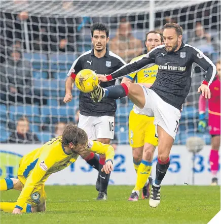  ??  ?? ■ Dundee’s Tom Hateley (right) wins the ball under pressure from St Johnstone’s Murray Davidson.