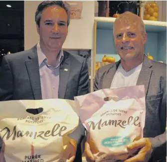  ??  ?? Pierre Chouinard et Julien Rivard, respective­ment PDG et président de Québec Parmentier, ont présenté le fruit de longues années d’études et d’investisse­ments au lancement des produits Mamzells le 6 octobre, au Café Ricardo à Saint-Lambert.