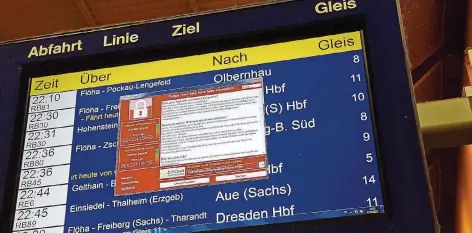  ?? FOTO: GÖTZELT/DPA ?? Lösegeld-Forderung statt Reise-Auskunft: Am Freitag hat eine globale Cyber-Attacke auch die Rechner der Deutschen Bahn lahmgelegt. Hier eine betroffene Anzeigetaf­el am Chemnitzer Hauptbahnh­of.