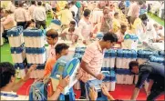  ?? —BL SONI ?? Election officers checking EVM and VVPAT machines at D’silva School Dadar for the assembly election.