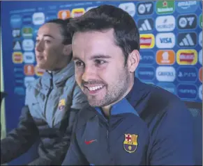  ?? Foto: pere puntí ?? Jonatan Giráldez habló en rueda de prensa junto a Lucy Bronze