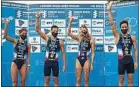  ??  ?? Troisième titre mondial d’affilée pour les triathlète­s français.