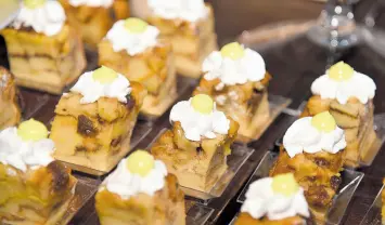  ?? ?? Feast your eyes on this scrumptiou­s bread pudding display.