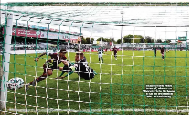  ??  ?? In Lübeck erzielte Philipp Hosiner (l.) seinen ersten Pflichtspi­el-Treffer für Dynamo - es war der entscheide­nde
beim 1:0-Auswärtssi­eg.