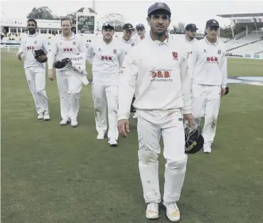 ??  ?? 0 Essex captain Ryan ten Doeschate leads his team off after their victory over Warwickshi­re.