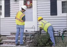  ?? KATHERINE TAYLOR / THE NEW YORK TIMES ?? After the recent explosions related to gas lines, Columbia Gas employees conduct an investigat­ion Friday on a house on Cabot Street in Lawrence, Mass.