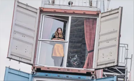  ?? [ APA ] ?? Als Fenster zur großen frankophon­en Welt präsentier­t sich Frankreich in Frankfurt. Bild: ContainerK­onstruktio­n des Verlags Kein &amp; Aber auf der Buchmesse.