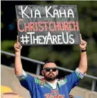  ?? PHOTOSPORT ?? A Warriors fans offers a message of support during the team’s NRL match on Saturday.