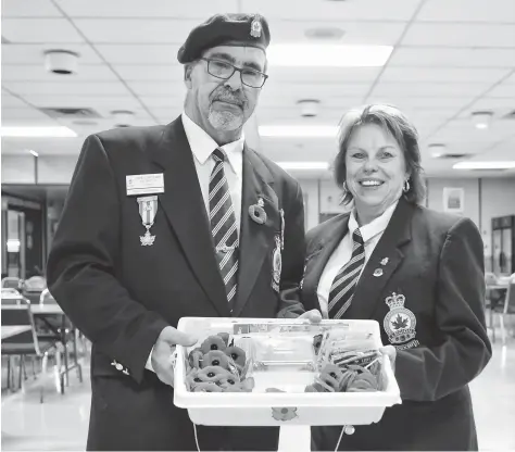  ?? [FAISAL ALI / THE OBSERVER] ?? John and Kathy Scheeringa with traditiona­l lapel poppies, which are being offered at various locations across the region until Remembranc­e Day on Nov. 11.