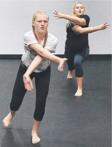  ?? Picture: JUSTIN BRIERTY ?? ALL SET: Students Libby Bishop and Shaylee Armstrong warm up at the workshop.