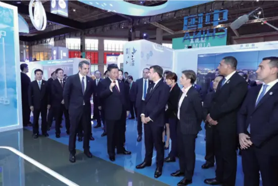  ??  ?? Chinese President Xi Jinping and other leaders tour Second China Internatio­nal Import Expo booths in Shanghai on November 5