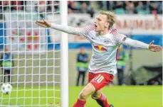 ?? FOTO: DPA ?? Emil Forsberg bejubelt RB Leipzigs erstes Champions-League-Tor – zum Sieg sollte es nicht reichen.