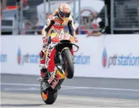  ?? EPA ?? Marc Márquez freut sich in Thailand über seinen 68. GP-Sieg.