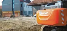  ??  ?? Die ersten Arbeiten für das neue Feuerwehrg­erätehaus in Kutzenhaus­en wurden bereits in Angriff genommen.