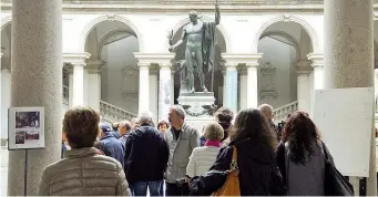  ?? (Newpress) ?? Milano La piccola ressa alla Pinacoteca di Brera il primo dell’anno. Soltanto ieri a visitare la galleria d’arte antica e moderna sono andate 4.027 persone