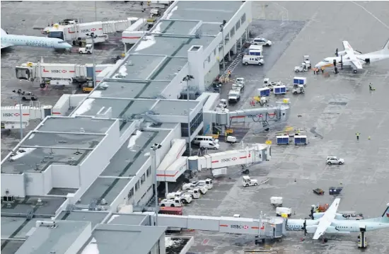  ?? PHOTO D’ARCHIVES ?? Une grève des travailleu­rs de Swissport pourrait être déclenchée le 1er janvier, ce qui perturbera­it les activités de l’aéroport.