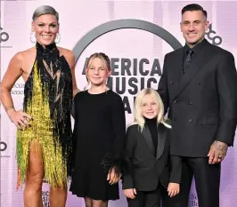  ?? ?? ABOVE P!nk, with her family, Willow Hart, Jameson Hart and Carey Hart in Novemberla­st year.