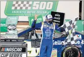  ?? CHRIS GRAYTHEN/GETTY IMAGES ?? Chase Elliott celebrates in Victory Lane after winning the Alsco Uniforms 500 on Thursday.