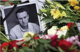  ?? ?? El sábado, Yulia Navalnaya, viuda de Navalny, acusó al presidente Vladímir Putin de burlarse del cristianis­mo al intentar obligar a la madre de su esposo a aceptar un funeral secreto tras su muerte en una colonia penal del Ártico