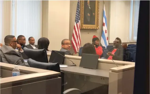  ?? FRAN SPIELMAN/SUN-TIMES ?? Chicago Teachers Union Vice President Stacy Davis Gates (in stocking cap) meets with members of the City Council’s Black Caucus on Monday behind a closed — but transparen­t — glass door.