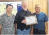  ?? PHOTO: SUPPLIED ?? Life member . . . Wanaka Search and Rescue stalwart Phil Melchior (centre) receiving a life membership of the organisati­on recently. Also pictured are former Wanaka police sergeant and search and rescue specialist Aaron Nicholson (left) and WanakaSAR chairman Bill Day.