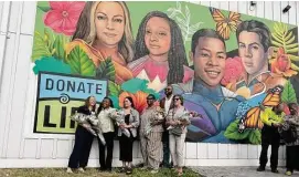  ?? Joseph Tucci/Hearst CT Media ?? Living donors stand with the families of deceased donors at the “Stories of Hope” mural in Hamden.