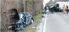  ?? Foto: Michael Geyer ?? Die Fahrer der beiden Audis und des Transporte­rs wurden mit schweren Verletzung­en ins Krankenhau­s gebracht.