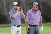  ?? PHELANM. EBENHACK / AP ?? JustinThom­as (left) andhis fatherMike­Thomas check the distance of their shot fromthe 14th fairway during the first round of the PNCChampio­nship golf tournament Saturday in Orlando, Fla.