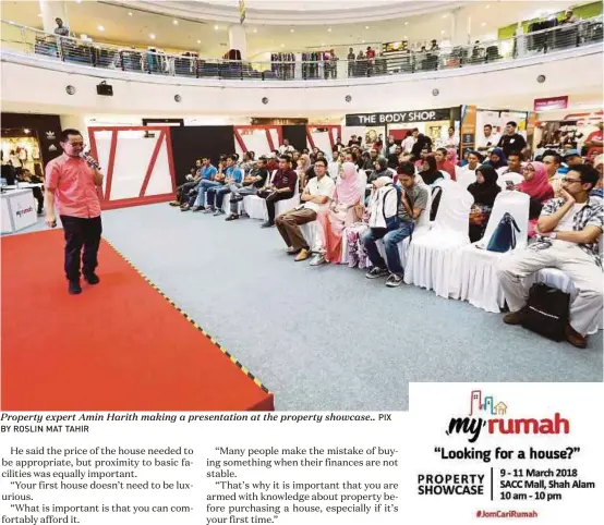  ?? BY ROSLIN MAT TAHIR PIX ?? Property expert Amin Harith making a presentati­on at the property showcase..