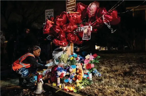  ?? Desiree Rios/New York Times ?? A makeshift memorial for Tyre Nichols springs up at the corner where he was beaten by officers from the police department’s Scorpion Unit in Memphis, Tenn.