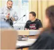  ?? FOTO: FELIX KÄSTLE ?? Süleyman Yildirim vor Gericht: Er vertrat unter anderem einen Mann, der in Ravensburg drei Menschen niederstac­h.