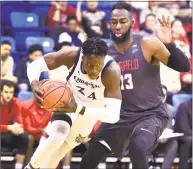  ?? Peter Hvizdak / Hearst Connecticu­t Media ?? Quinnipiac’s Abdulai Bundu drives to the basket against Fairfield’s Jonathan Kasibabu on Sunday.