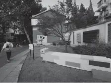  ?? ?? A Lego-style bench at a “pocket garden” on Yuyuan Road. — IC