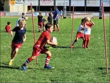  ?? ?? Samedi matin, ce sont les jeunes pousses de l’école de rugby qui ont commencé cette première journée de championna­t.