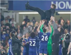  ?? — Reuters ?? Chelsea players celebrate with manager Antonio Conte after the match.