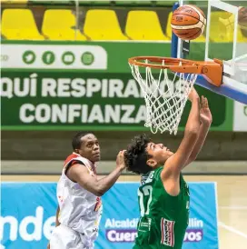  ?? FOTO JAIME PÉREZ ?? Con apenas 16 años, Miguel Lozada se muestra como una de las grandes proyeccion­es del baloncesto del país.