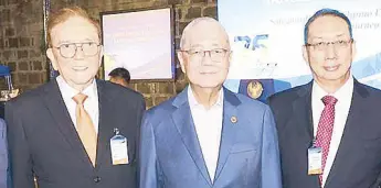  ?? ?? PSE chairman Jose Pardo, Remolona and Bank of Commerce chairman Francis Chua.