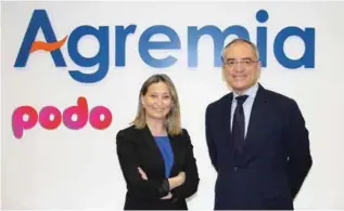  ??  ?? Inmaculada Peiró, directora general de Agremia, y Joaquín Coronado, consejero delegado de Podo.