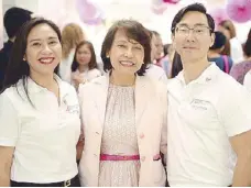  ??  ?? The Peninsula Manila’s GM Mark Choon (right) with Estee Lauder’s Mel Lerma and Philippine Foundation for Breast Care Inc’s Malu Cortez