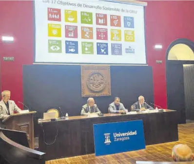  ?? Servicio especial ?? Mesa redonda de la jornada para ahondar en el papel de las administra­ciones en la integració­n de los ODS y la Agenda 2030.