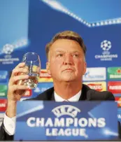  ?? REUTERS ?? Louis Van Gaal, 64 anni, già brinda alla Champions