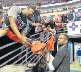  ?? MATT MARTON/AP ?? Guard Dwyane Wade greets Bulls fans after a game last month in Chicago.