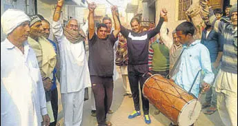  ?? MANOJ DHAKA/HT ?? Residents of Bamnoli village near Rohtak celebrate after Manushi Chhillar bagged the Miss World title, on Sunday.