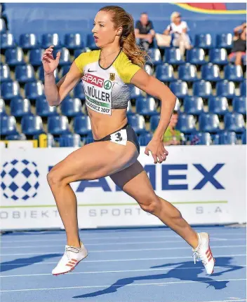  ?? FOTO: IMAGO ?? Der Laufstil ist elegant und kraftvoll zugleich. Laura Müller vom LC Rehlingen tritt bei den Weltmeiste­rschaften in London über 200 Meter und mit der deutschen 4x400-Meter-Staffel an.