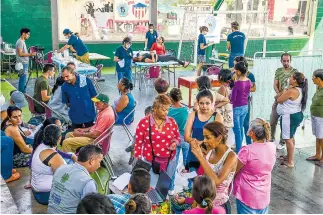  ?? FOTOS POR JESÚS RICO ?? Aspecto de la atención a venezolano­s en la jornada de servicios en salud oral en La Playa.