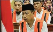  ?? NURUL KOMARIYAH/JAWA POS ?? BERSALAH: Sulur mendengark­an vonis dari majelis hakim.