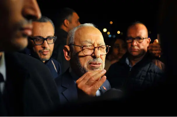  ?? ?? راشد الغنوشي زعيم حزب "النهضة" اإلسالمي التونسي بعد مثوله أمام قاضي التحقيق في مكافحة اإلرهاب