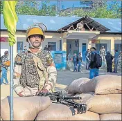  ?? PTI ?? Security personnel standing guard at a polling station during the first phase of local body elections in Budgam on Monday.