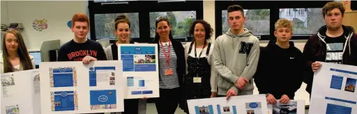  ??  ?? ●● Sarah Rawsthorne (centre) from EDGE Inclusion Partners with staff and students from Macclesfie­ld College
